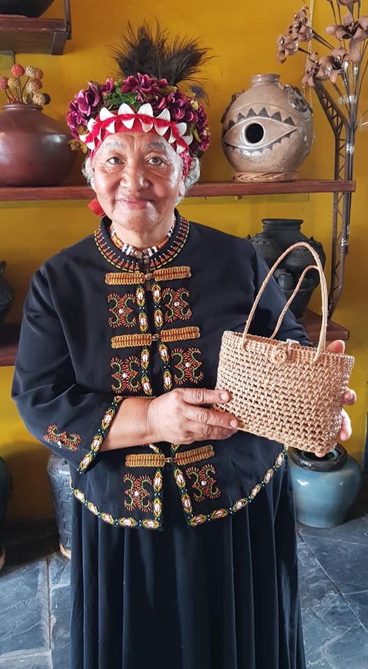 Cụ bà gìn giữ văn hóa kỹ năng truyền thống của Bộ lạc