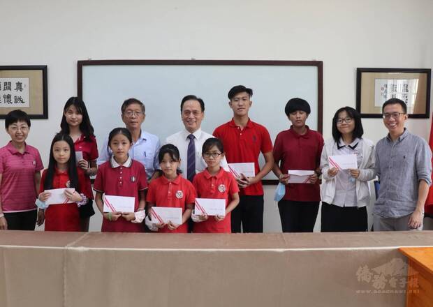 Doanh nghiệp Đài Loan tại Việt Nam cung cấp “Học bổng khẩn cấp”, hỗ trợ các em học sinh nghèo khó