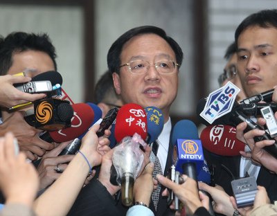 Thủ tướng Giang Nghi Hoa đến thăm ông Lâm Nghĩa Hùng.