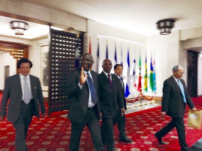 Tổng thống Sao Tome và Principe đi thăm Trung Quốc. Trưởng thư ký phủ tổng thống Amaro Pereira do Couto đến Đài Loan đ