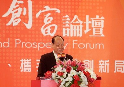 Lâm Trung Sâm : Dân chúng hai bờ eo biển gặp tai ương, trong hoạn nạn cảm nhận được sự chân tình của người dân hai bên bờ.