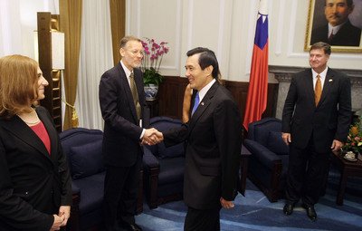Khai thác thị trường phân tán rủi ro, không cần cắt đứt quan hệ thương mại với Trung Quốc