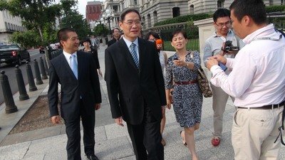 Quan hệ hai bờ eo biển ổn định