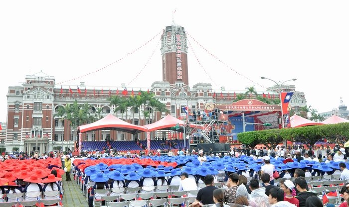 Đông đảo Sinh viên học sinh các trường tham gia biểu diễn trong ngày Lễ Quốc Khánh.