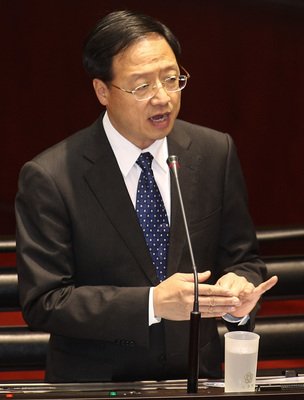 Ăn không an tâm, Thủ tướng Giang Nghi Hoa một lần nữa xin lỗi.