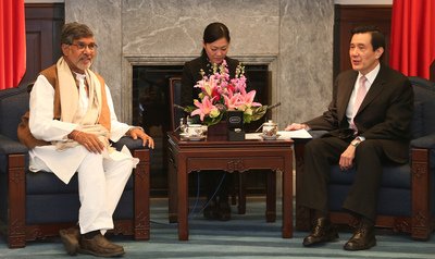 Tiếp đón vợ chồng Kailash Satyarthi, tổng thống Mã Anh Cửu : Tỷ lệ trẻ em phạm tội tại Đài Loan đã giảm đi rất nhiều.