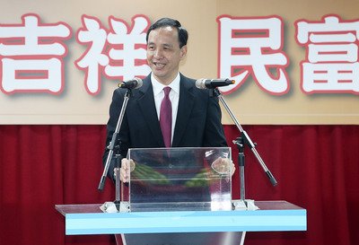 Cúng đầu xuân, tổng thống Mã Anh Cửu, chủ tịch đảng Chu Lập Luân kêu gọi đoàn kết.