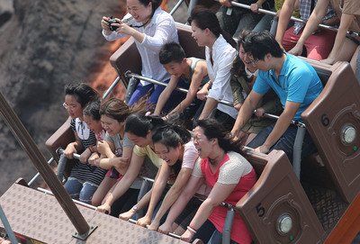 Nghiên cứu: Vui chơi ngoài trời dưới nắng giảm phân nữa tỷ lệ cận thị của trẻ em.