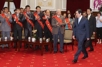 Tổng thống Mã Anh Cửu : Không có người lao động thì không có sự phát triển kinh tế.