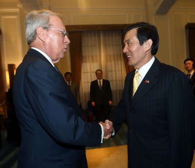 Raymond Burghardt đến thăm Đài Loan, thảo luận nghị đề Đài Loan- Mỹ.