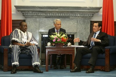 Tiếp kiến Thủ tướng nước Burkina Faso, Tổng thống Mã Anh Cửu: Tình bạn hữu hai bên ổn định.