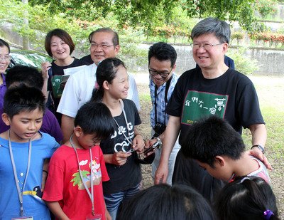 Khởi động chương trình học hè ký thú. Bộ giáo dục hy vọng đóng vai trò người bảo vệ sáng tạo.