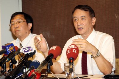 5 hiệu trưởng trường đại học kêu gọi học sinh hãy tạm ngưng cuộc biểu tình phản đối sửa sách giáo khoa