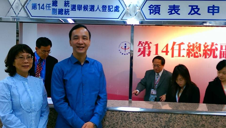 Châu Lập Luân và Vương Như Huyền đăng ký tranh cử, Châu Lập Luân kêu gọi đừng tranh cử bằng các tin tức mặt trái