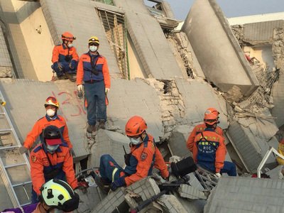Động đất 6,4 độ richter khiến 7 người thiệt mạng, 437 người bị thương
