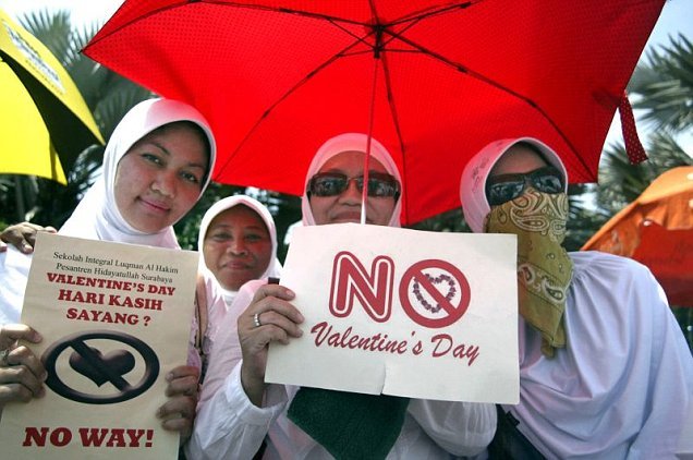 Phòng chống hành vi quan hệ tình dục trước hôn nhân, nhiều nơi ở Indonesia nghiêm cấm tổ chức hoạt động chào mừng Lễ tình nhân