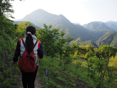 Bệnh loãng xương dễ gây gãy xương, tăng tỉ lệ tử vong. Phơi nắng, bổ sung canxi để phòng ngừa loãng xương