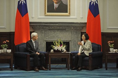 Tiếp đón đoàn đại biểu trở về sau Đại hội đồng y tế thế giới, TT. Thái Anh Văn khen ngợi : Hoàn tất trận chiến ngoại giao đầu ti
