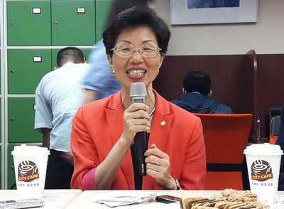 Bà Trương Tiểu Nguyệt: Đừng liên kết giữa giao lưu giáo dục và chính trị.