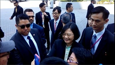 Tổng thống Thái Anh Văn gọi điện tranh thủ sự ủng hộ của Paul Ryne và Bill Clinton