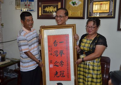 Thủ tướng đích thân đến chúc mừng gia đình của tuyển thủ Hứa Thục Tịnh, hứa sẽ chăm sóc tốt cho đoàn thể vận