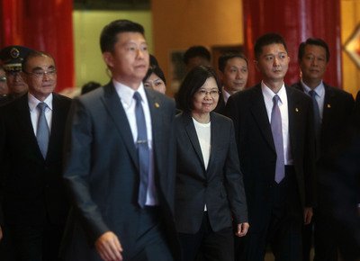 Tổng thống : Cải cách bảo hiểm Niên Kim sẽ cân nhắc đến tính đặc thù của quân đội quốc gia