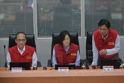 Tổng thống Thái Anh Văn thị sát Trung tâm phòng chống thiên tai nói rằng không nên buông lơi, kiên trì đến cùng