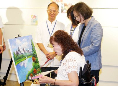 Tổng thống Thái Anh Văn: Xây dựng xã hội thân thiện, trợ giúp người khuyết tật tỏa sáng