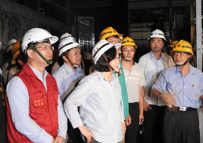 Thường xuyên mất điện mỗi khi có bão? Tổng thống: xem xét nghiên cứu cơ chế ứng biến hoàn chỉnh