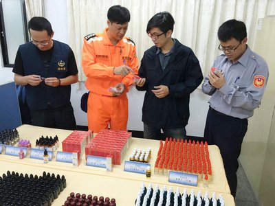 Thanh niên ưa thích thuốc lá điện tử, nhân viên y tế Mỹ lo lắng.