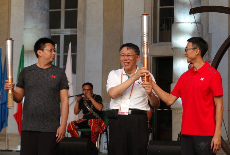 Thị trưởng Kha Văn Triết đếnTorino Ý thắp lửa ngọn đuốc Thế vận hội sinh viên mùa hè Taipei 2017