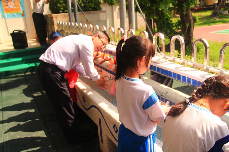 Khai giảng, dịch tay chân miệng tăng cao.