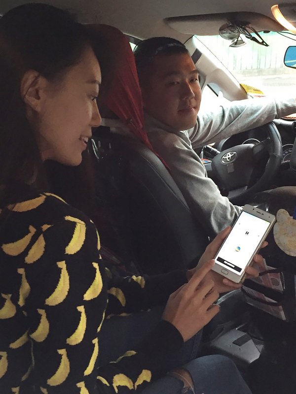 Taxi Uber hoạt động trở lại. Bộ giao thông sẽ kiểm tra xem có bất hợp pháp hay không?
