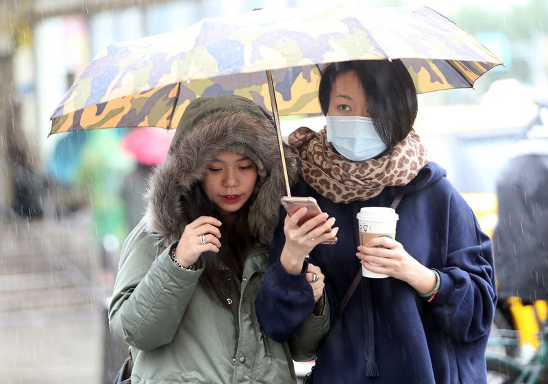 Đợt rét đầu tiên trong mùa đông ập đến, kể ngày 9/1, nhiệt độ giảm còn 8 độ C