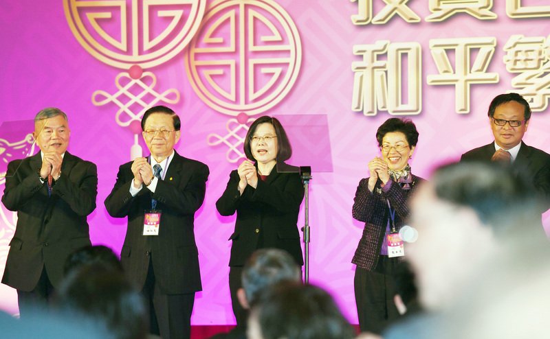 Sự tương tác giữa hai bờ eo biển thường xuyên, Theo Tổng thống: lãnh đạo của hai bên đều có trách nhiệm trân trọng