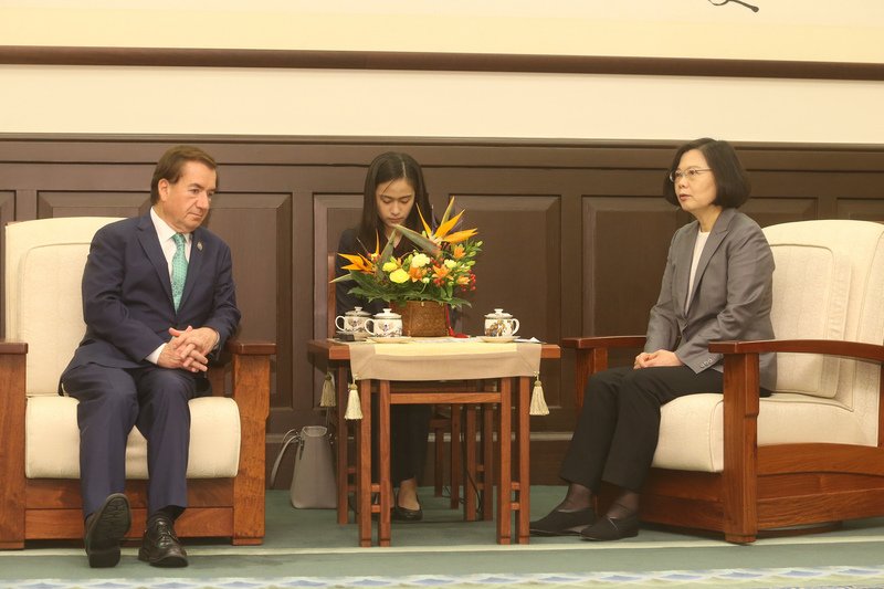 Tổng thống cám ơn ông Ed Royce xúc tiến Luật du lịch Đài Loan.