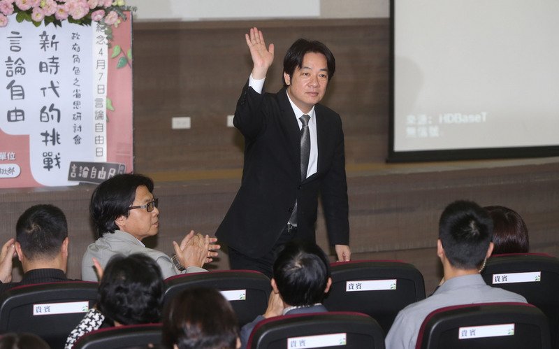 Thủ tướng Lại Thanh Đức kêu gọi Trung Quốc coi trọng tự do ngôn luận.