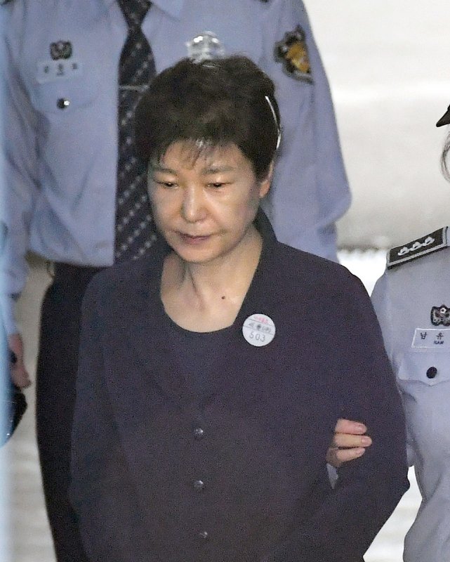 Cựu Tổng thống Hàn Quốc Park Geun-hye bị tuyên án khá nặng, theo các nhà phân tích của Hàn Quốc: rất khó được đặc xá