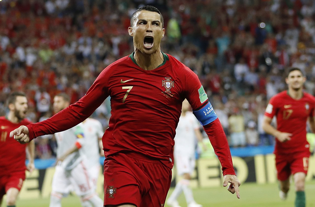 Siêu sao Ronaldo lập hat-trick, Bồ Đào Nha và Tây Ban Nha hòa nhau với tỷ số 3-3