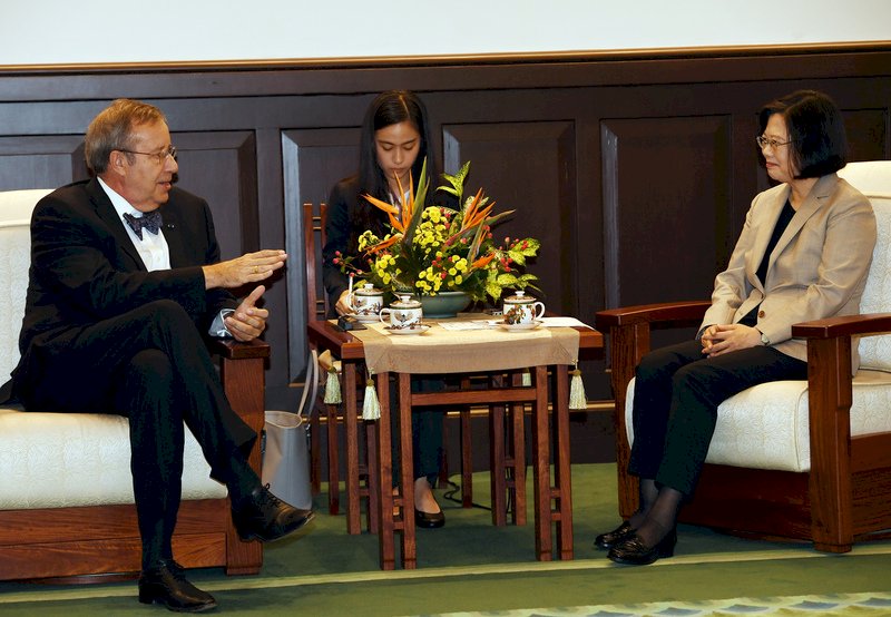 Đại sứ Kiribati trình quốc thư, TT.Thái Anh Văn: Đài Loan giúp Kiribati thực thi viễn cảnh 20 năm