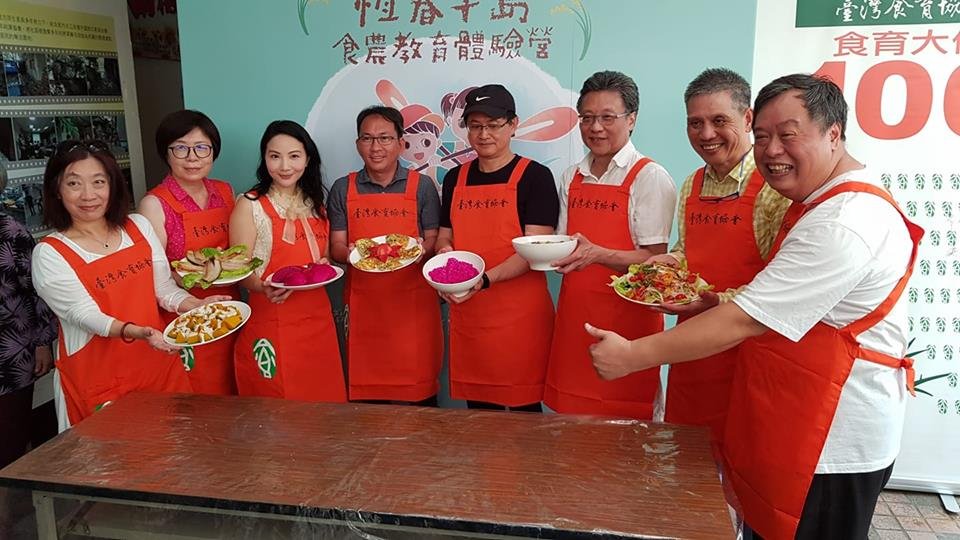 Đồng Tử Hiền, Ngô Bảo Xuân hưởng ứng tiếp sức cho Kế hoạch xóa đói vừa được khởi động