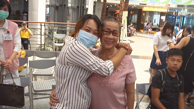 Một phụ nữ di dân mới phải chạy thận, người mẹ Việt Nam 65 tuổi vì thương con đến Đài Loan hiến thận cho con