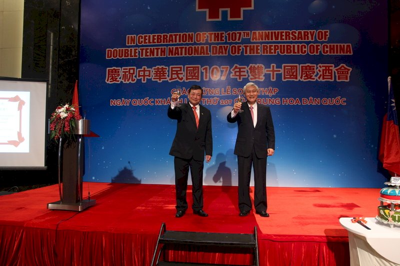 Văn phòng đại diện K.tế V.hóa Đài Bắc tại Việt Nam tổ chức tiệc mừng Quốc Khánh, hơn 500 Kiều bào và doanh nhân Đài Loan tham dự