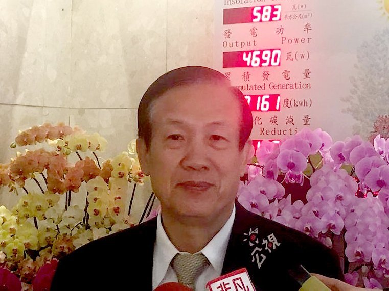 Đoàn thể công thương đề nghị điện hạt nhân chỉ để dự phòng chứ không dùng. Bộ trưởng kinh tế chưa đáp lời.