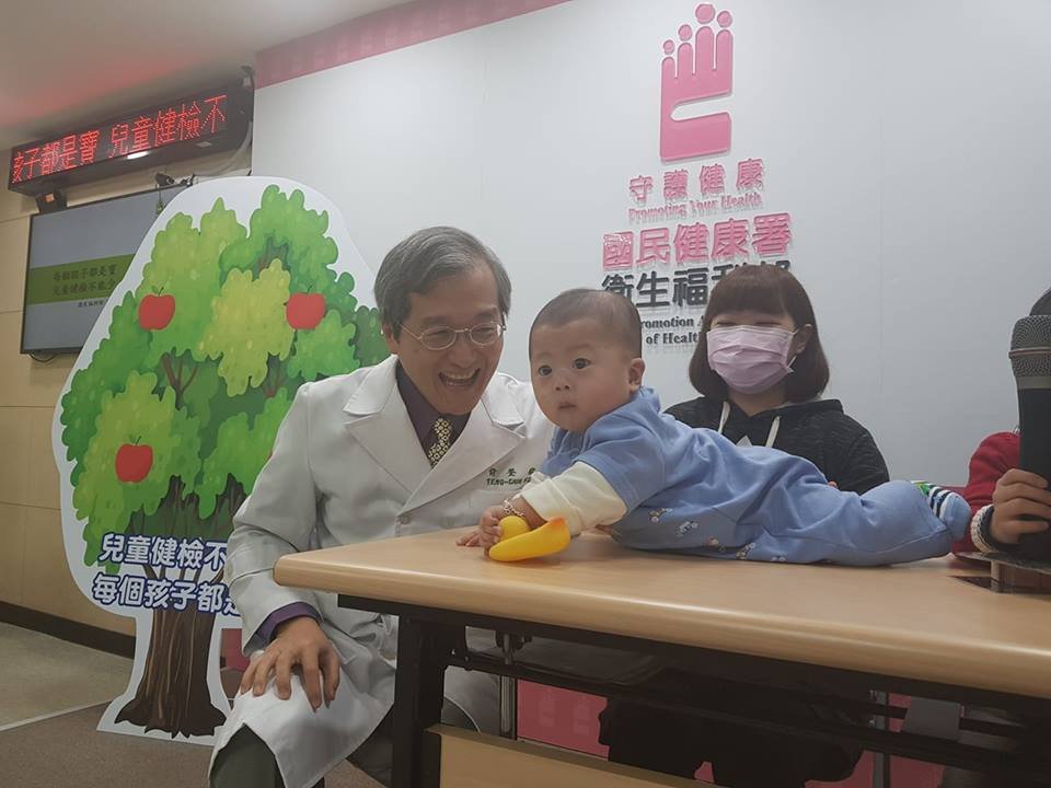Mỗi đứa trẻ đều là bảo bối, Sở Sức khỏe Quốc dân kêu gọi cha mẹ tham gia 7 lần dịch vụ sức khỏe dự phòng dành cho trẻ em dưới 7 tuổi