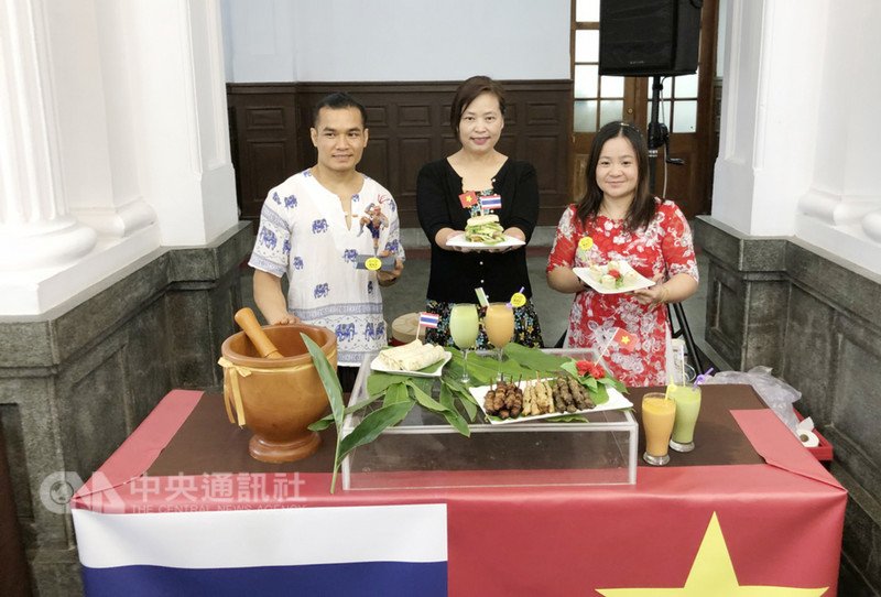 Để tránh việc sinh viên nước ngoài bị bóc lột sức lao động, Bộ Giáo dục cho thành lập đường dây nóng bằng tiếng Việt, tiếng Indonesia