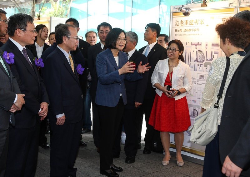 Đẩy nhanh việc đổi mới đô thị, xây mới nhà xưa, Tổng thống: mục tiêu năm nay là 400 dự án