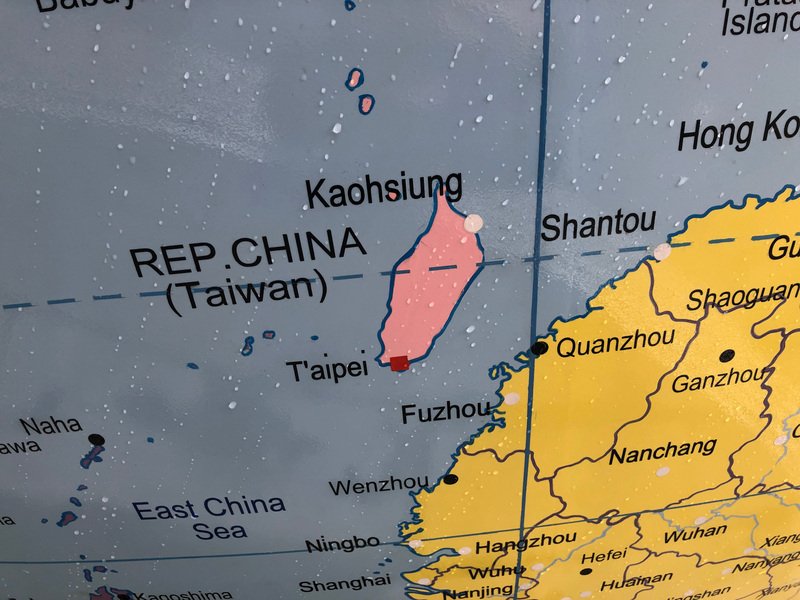Tác phẩm nghệ thuật công cộng tại Trường Kinh tế và Khoa học Chính trị Luân Đôn gây tranh cãi, học sinh Đài Loan phát động hành động tự chủ