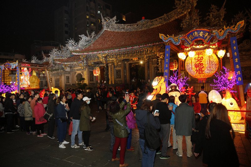 Chùa Long Sơn cấm thắp nến kể từ tháng 5