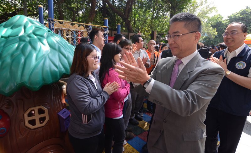 Trong tương lai sẽ không dùng từ “Lao động nước ngoài”, Từ Quốc Dũng tuyên bố chính thức sửa đổi tên gọi thành “Lao động di trú”
